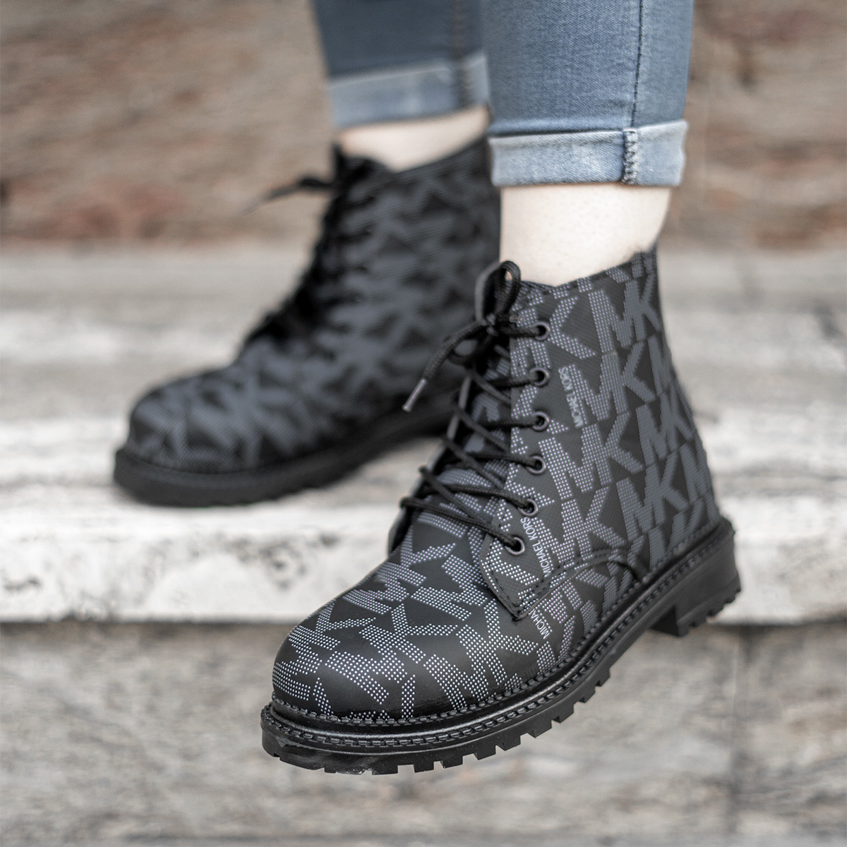 نیم بوت دخترانه مشکی مدل yalda